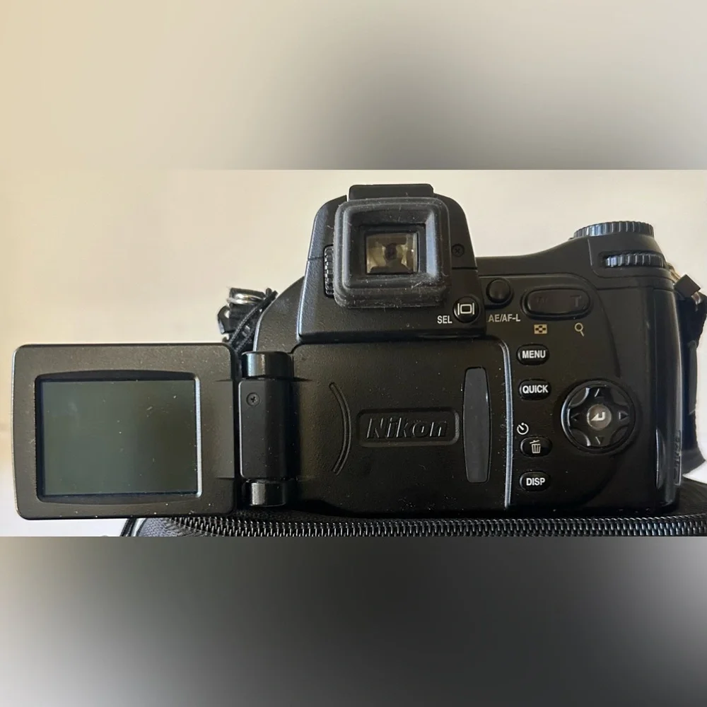 Nikon COOLPIX 8800 VR 8.0MP Digital Camera Black No Battery